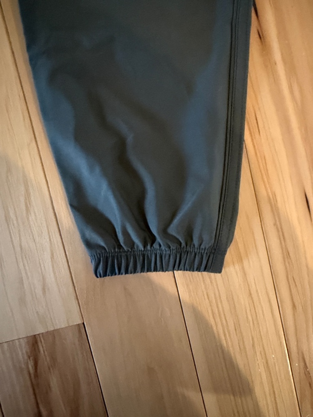 Vuori Olive Green Drawstring Ankle Joggers - Picture 5 of 5